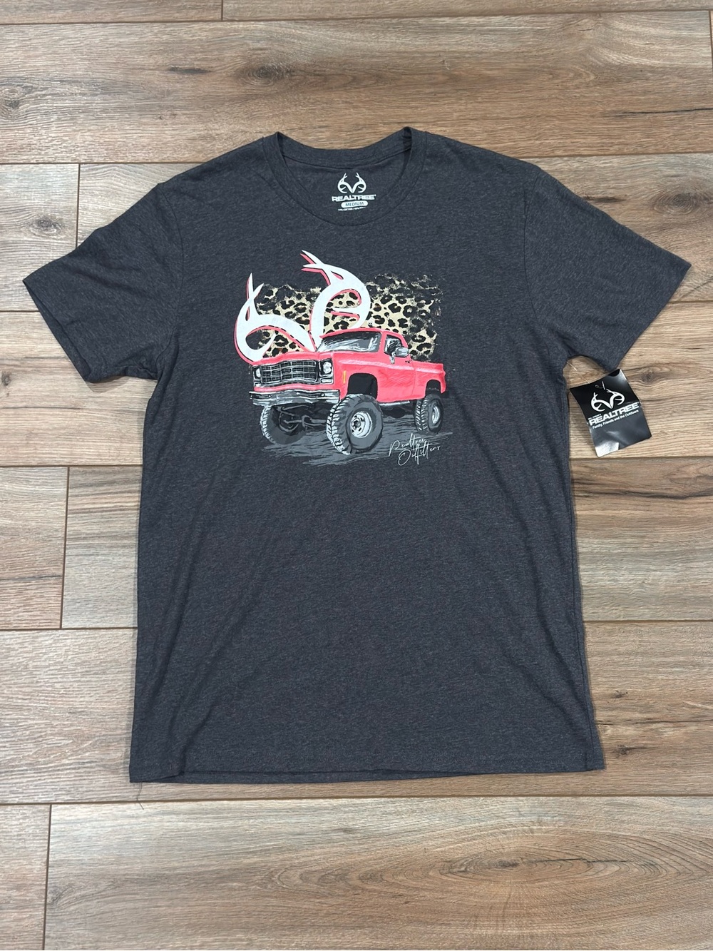 REALTREE NWT Western Cheetah Print Pink Truck Gray Graphic Tee | Size Medium